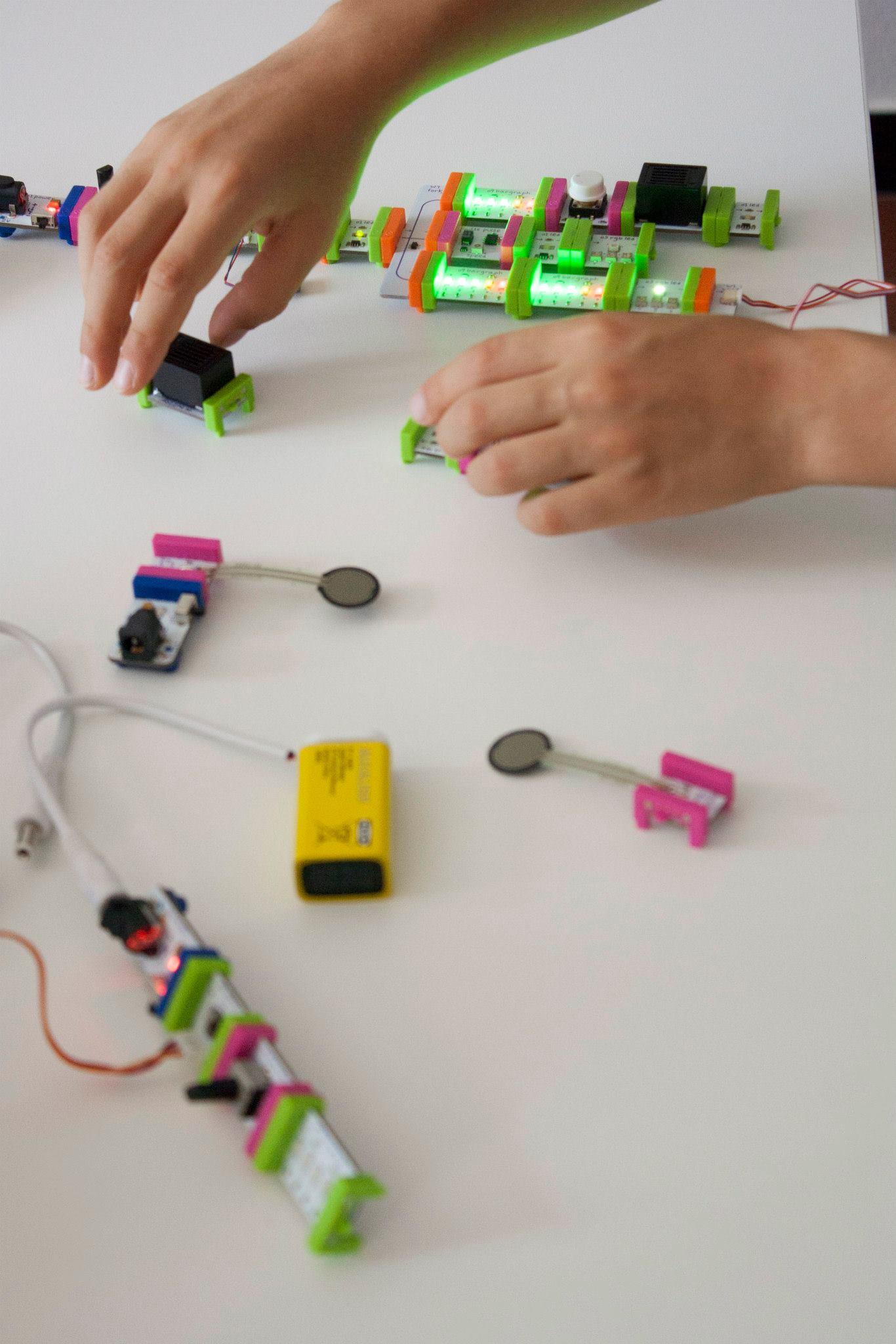 STEM with LittleBits: build stories and learn Science