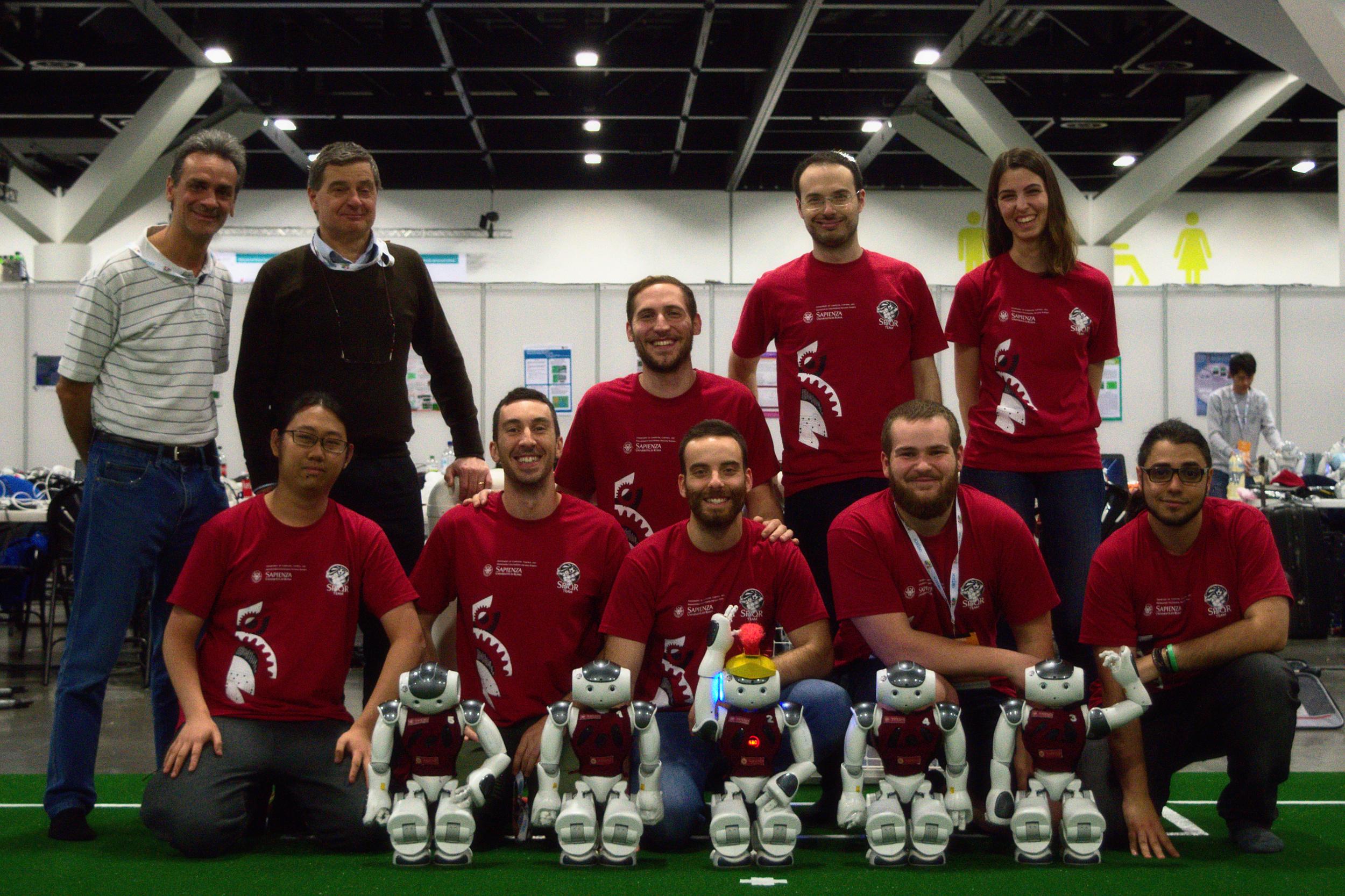 Robot Calciatori della competizione RoboCup - team coinvolti: SPQR Team, HULKs